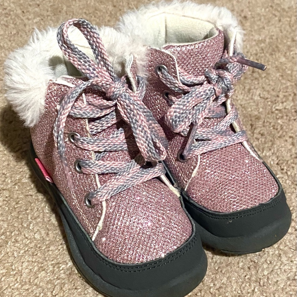 Oshkosh B’Gosh Pink Sparkle Winter Boots, Toddler size 7, Faux white fur, EUC